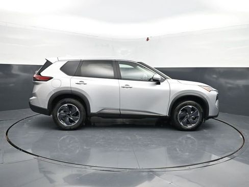 Used 2024 Nissan Rogue SV FWD image 10
