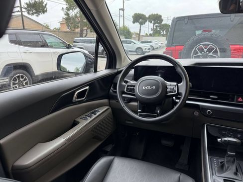 Used 2026 Kia Carnival FWD image 33