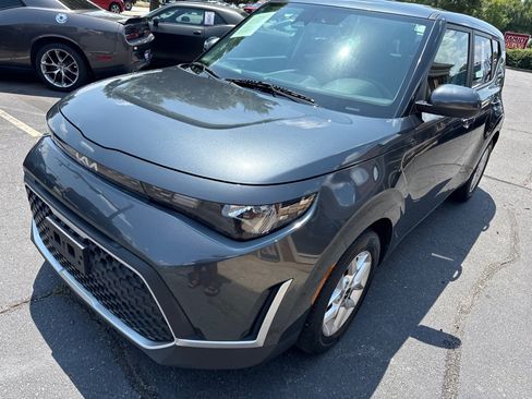 Used 2023 Kia Soul LX w/ Option Group 015 FWD image 1