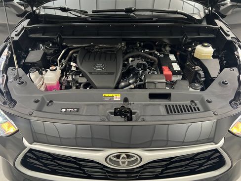Used 2025 Toyota Highlander XLE FWD image 85