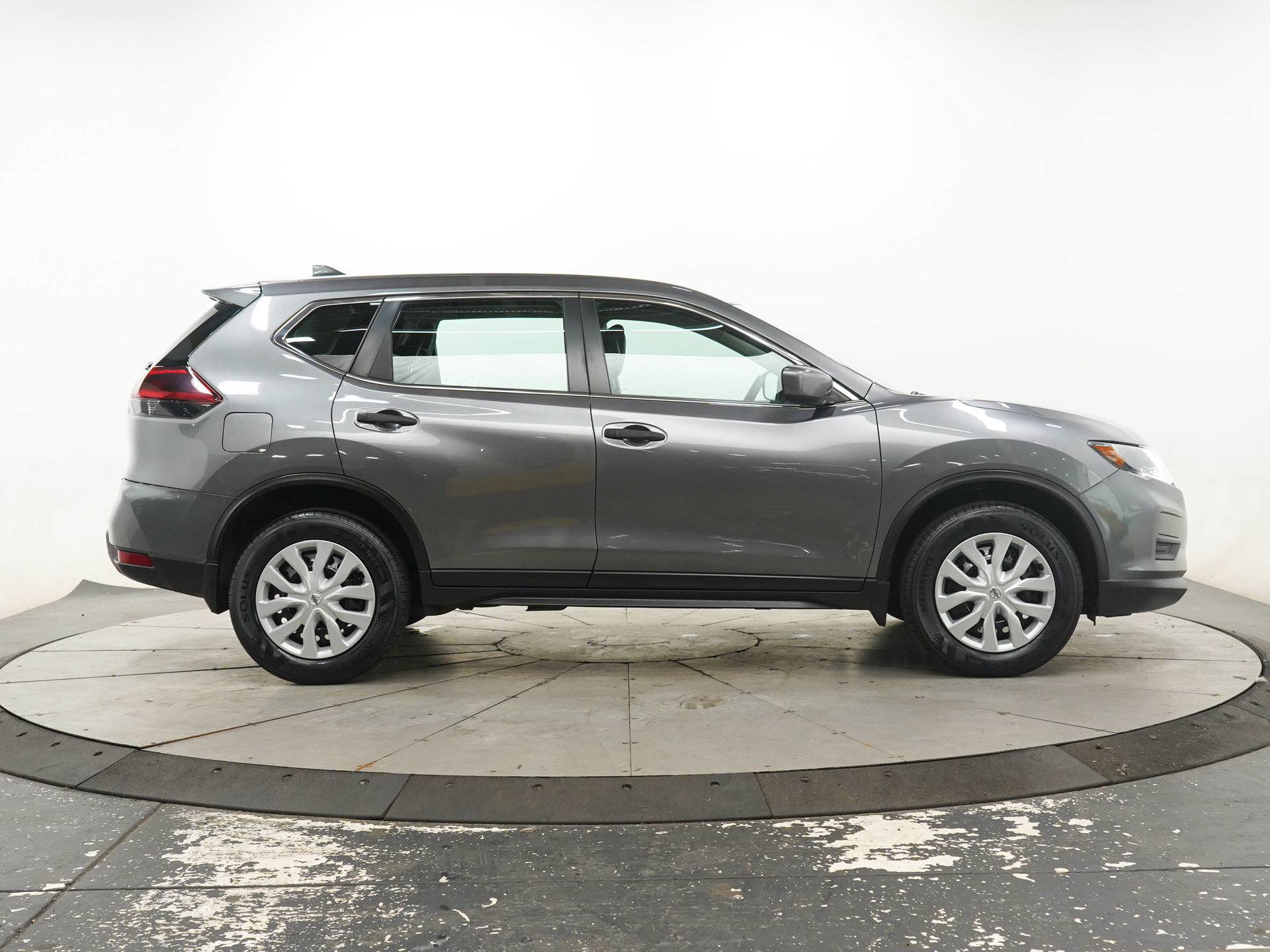 Used 2018 Nissan Rogue S AWD/4WD image 7