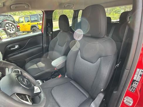 Used 2023 Jeep Renegade Latitude AWD/4WD image 20
