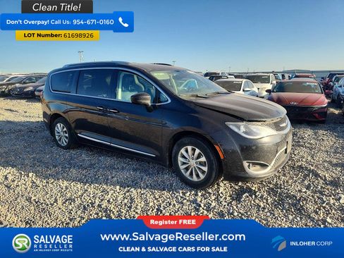 Used 2019 Chrysler Pacifica Touring-L FWD image 5