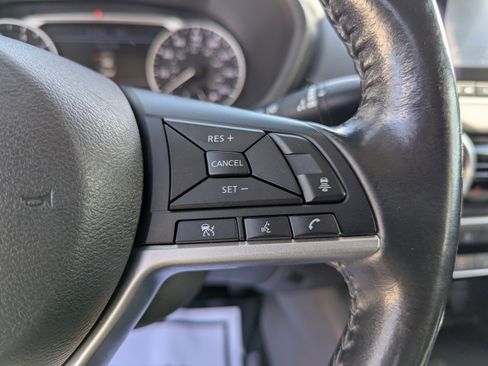 Used 2022 Nissan Sentra SV FWD image 17