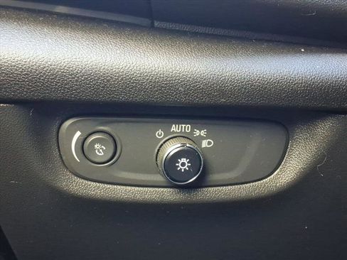 Used 2018 Buick Regal Preferred image 24