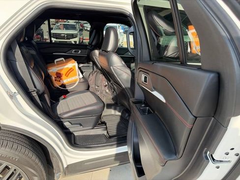 Used 2025 Ford Explorer ST-Line w/ Premium Package AWD/4WD image 29