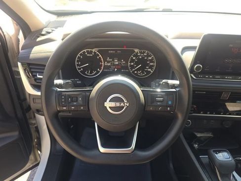 Used 2022 Nissan Rogue SV FWD image 17