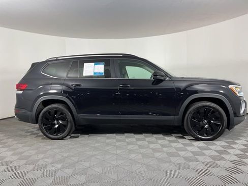Used 2024 Volkswagen Atlas SE w/ Black Wheel Package image 11