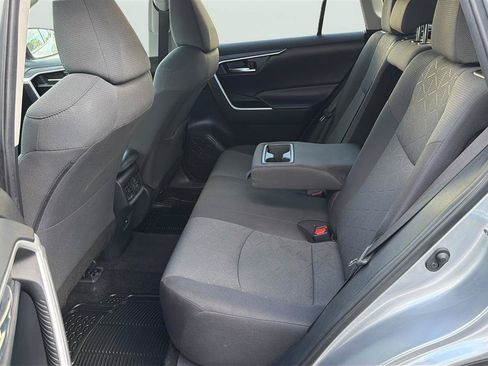 Used 2021 Toyota RAV4 XLE AWD/4WD image 19