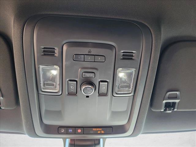 Used 2022 Chevrolet Suburban Z71 w/ Z71 Off-Road Package AWD/4WD image 16