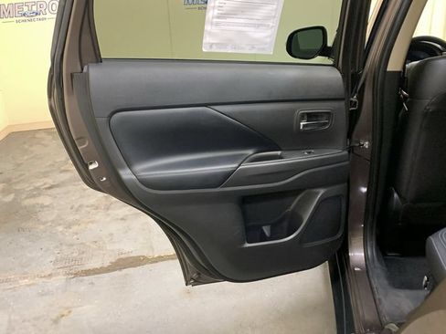 Used 2019 Mitsubishi Outlander SE AWD/4WD image 21