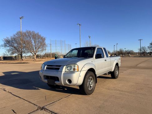 Used 2004 Nissan Frontier XE Desert Runner w/ (VTP) Value Truck Pkg image 4