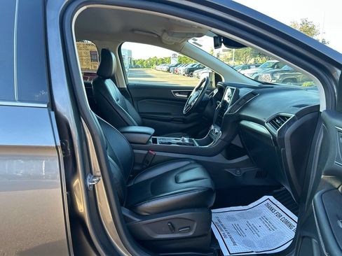 Used 2022 Ford Edge Titanium AWD/4WD image 12