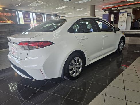 Used 2022 Toyota Corolla LE FWD image 4