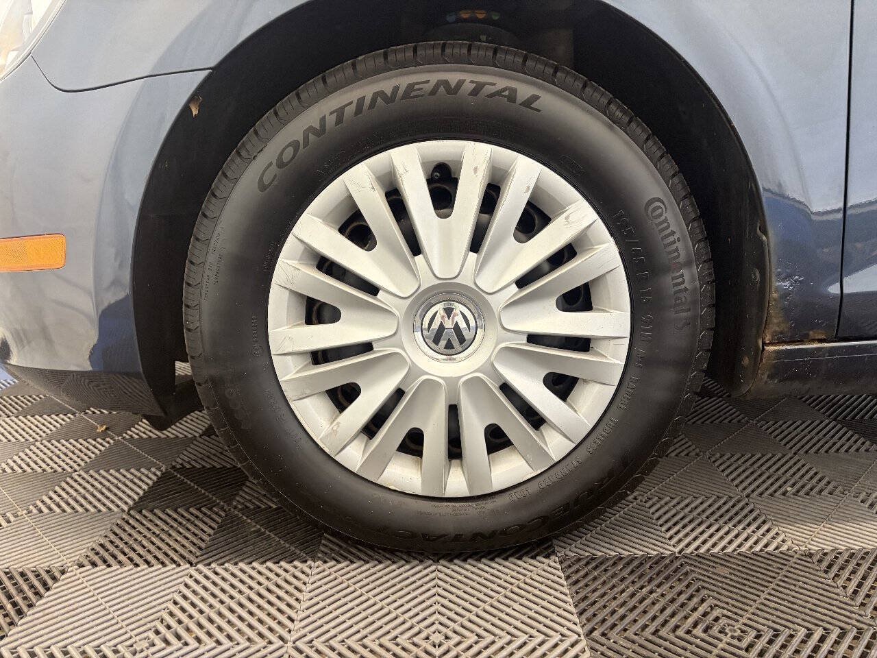 Used 2013 Volkswagen Golf 2-Door FWD image 21