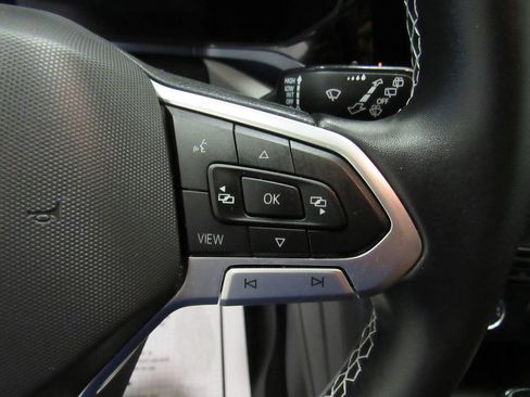 Used 2022 Volkswagen Taos SE image 34