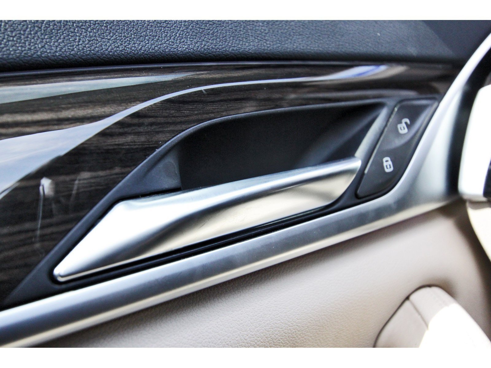 Used 2019 BMW 530e w/ Convenience Package RWD image 21