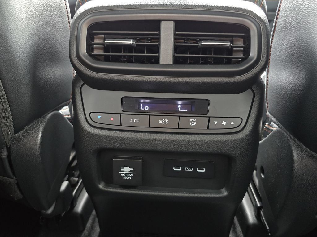 Used 2025 Honda Pilot TrailSport image 21