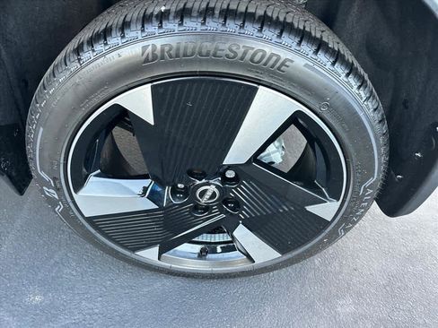 Used 2025 Nissan Kicks SR image 23