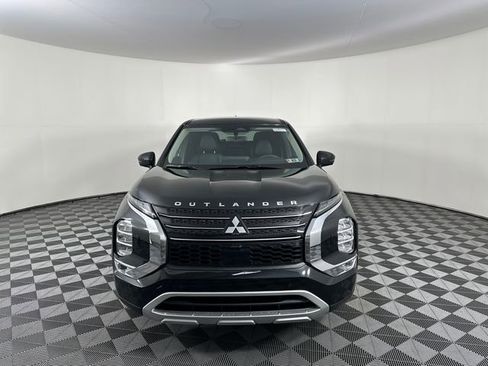 New 2025 Mitsubishi Outlander SE image 2