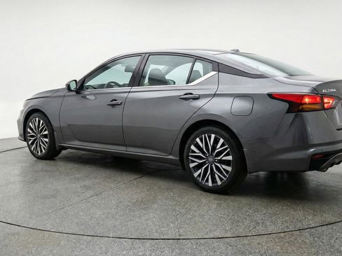 Used 2025 Nissan Altima 2.5 SV image 6