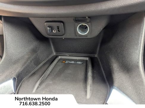 Used 2022 Chevrolet Traverse LT image 17