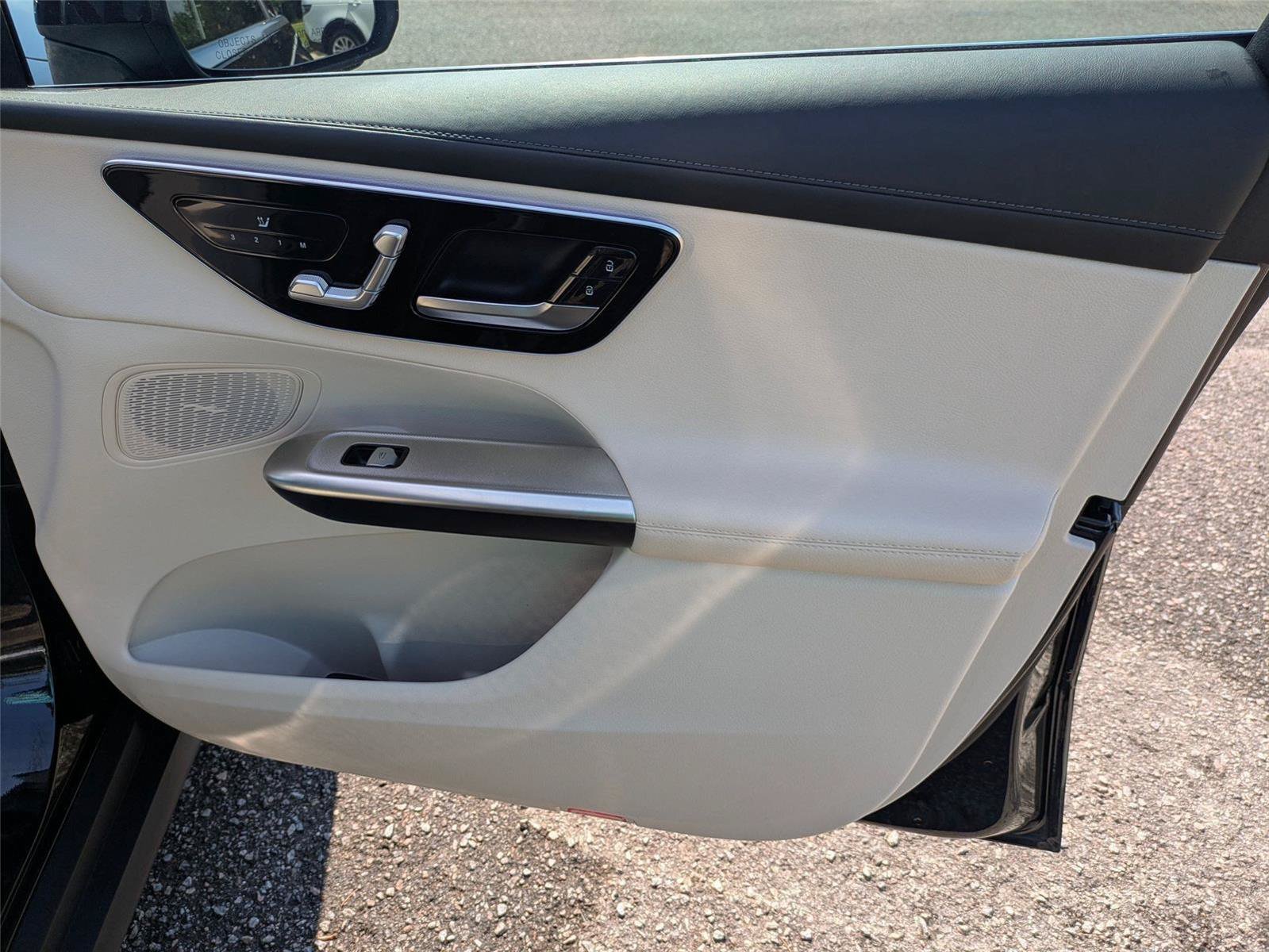 Used 2024 Mercedes-Benz GLC 300 4MATIC image 32