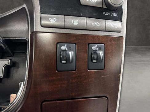 Used 2012 Toyota Venza XLE w/ XLE Premium Pkg image 32