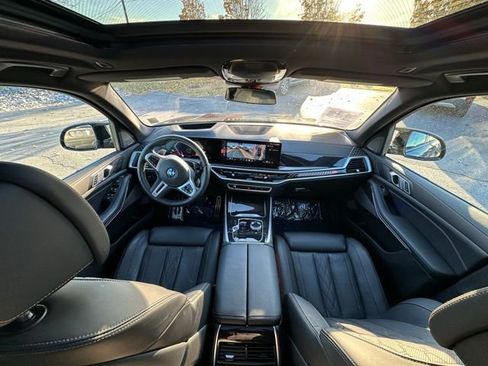 Used 2025 BMW X5 M60i w/ Executive Package image 3