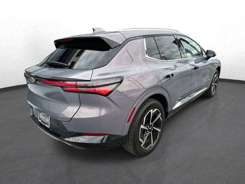 Used 2025 Chevrolet Equinox EV LT w/ Convenience Package image 3