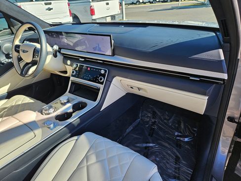 Used 2025 Genesis GV80 3.5T Prestige image 34