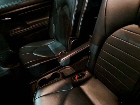 Certified 2021 Toyota Highlander XLE image 12