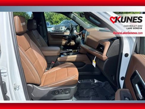 New 2026 Chevrolet Suburban High Country w/ Sun And Tow Package AWD/4WD image 22