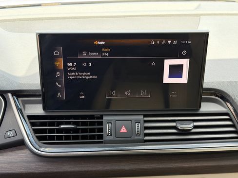 Used 2023 Audi Q5 2.0T Premium Plus w/ Premium Plus Package image 32