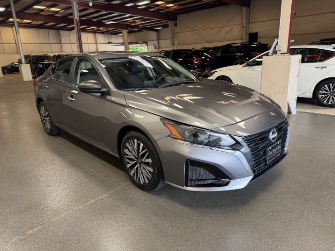 Used 2025 Nissan Altima 2.5 SV FWD image 5