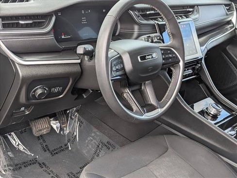 Used 2023 Jeep Grand Cherokee L Laredo AWD/4WD image 9
