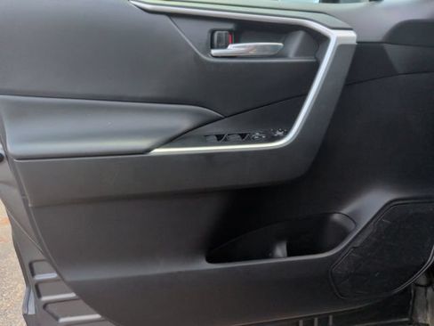 Used 2021 Toyota RAV4 XLE FWD image 14