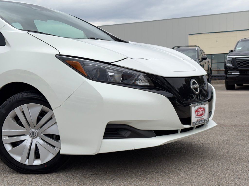 Used 2025 Nissan Leaf S FWD image 3