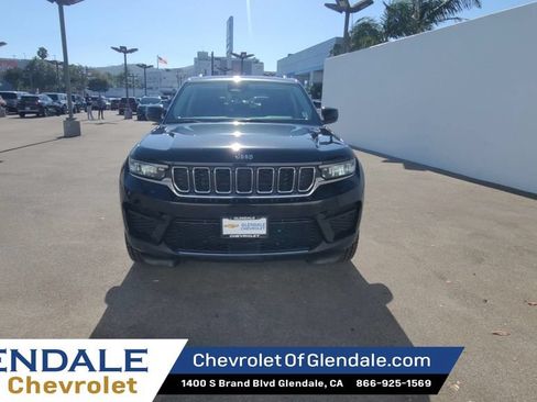 Used 2023 Jeep Grand Cherokee Laredo AWD/4WD image 3