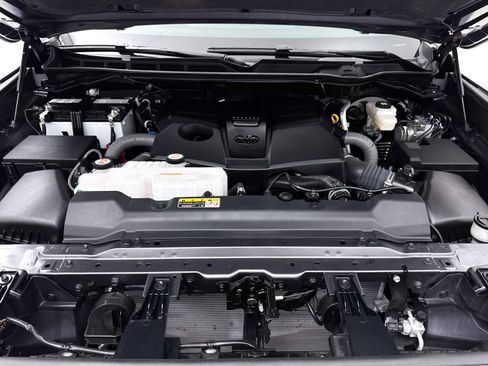 Used 2025 Toyota Tundra SR5 AWD/4WD image 10