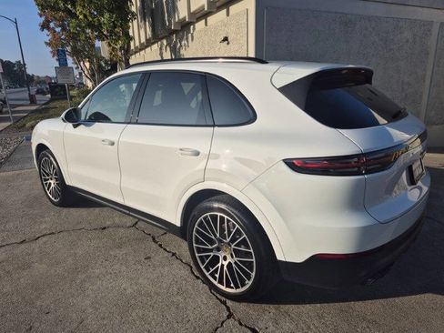 Used 2022 Porsche Cayenne Platinum Edition image 13