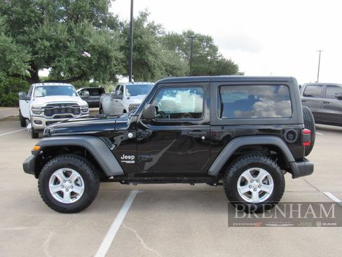 Used 2018 Jeep Wrangler Sport AWD/4WD image 2