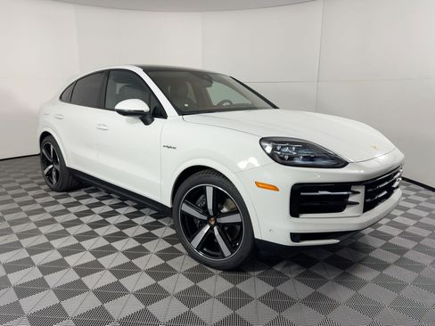 Certified 2026 Porsche Cayenne E-Hybrid Coupe AWD/4WD image 7