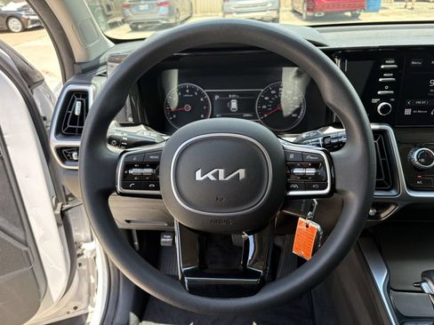 Used 2023 Kia Sorento LX FWD image 15