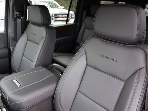New 2026 GMC Yukon XL Denali w/ LPO, Floor Liner Package AWD/4WD image 13
