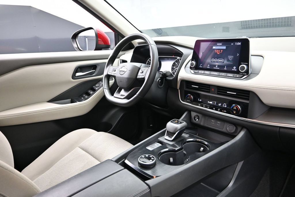 Used 2025 Nissan Rogue SV AWD/4WD image 14