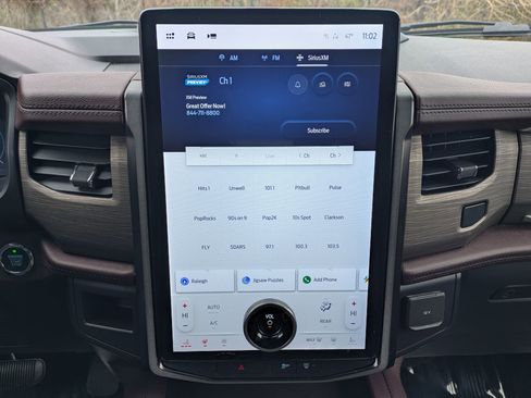 Used 2022 Ford Expedition Limited image 12