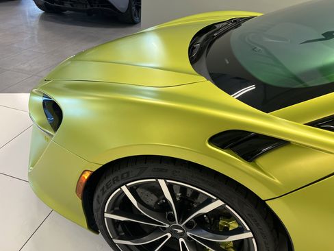 Used 2023 McLaren Artura image 23