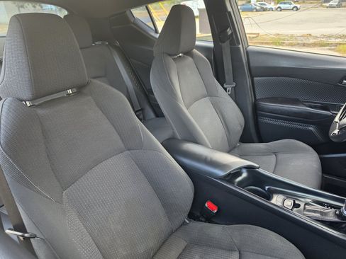 Used 2018 Toyota C-HR XLE FWD image 18