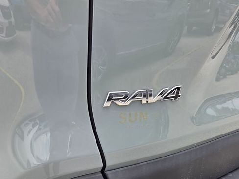 Used 2020 Toyota RAV4 XLE Premium FWD image 13